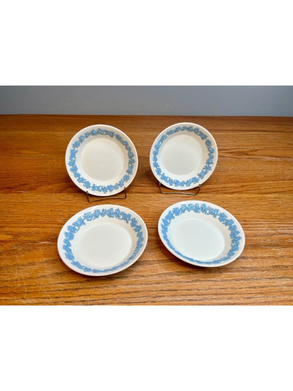 Set of 4 Wedgwood  Fruit Dessert Bowls 5" Lavender On Cream Plain Edge Embossed - Picture 4 of 16